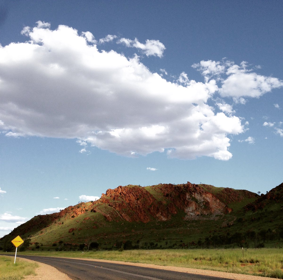 rohwick's tweet image. The green centre - Ilparpa Rd south of #AliceSprings. #NTAustralia