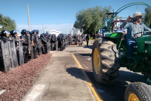 Fabianecr's tweet photo. #GobJal actúa de manera arbitraria, denuncian ejidatarios del Zapote en @CosaPublica2 / https://t.co/XbmsdqXDw5 por @RadioUdeG https://t.co/b3hXRyoTba