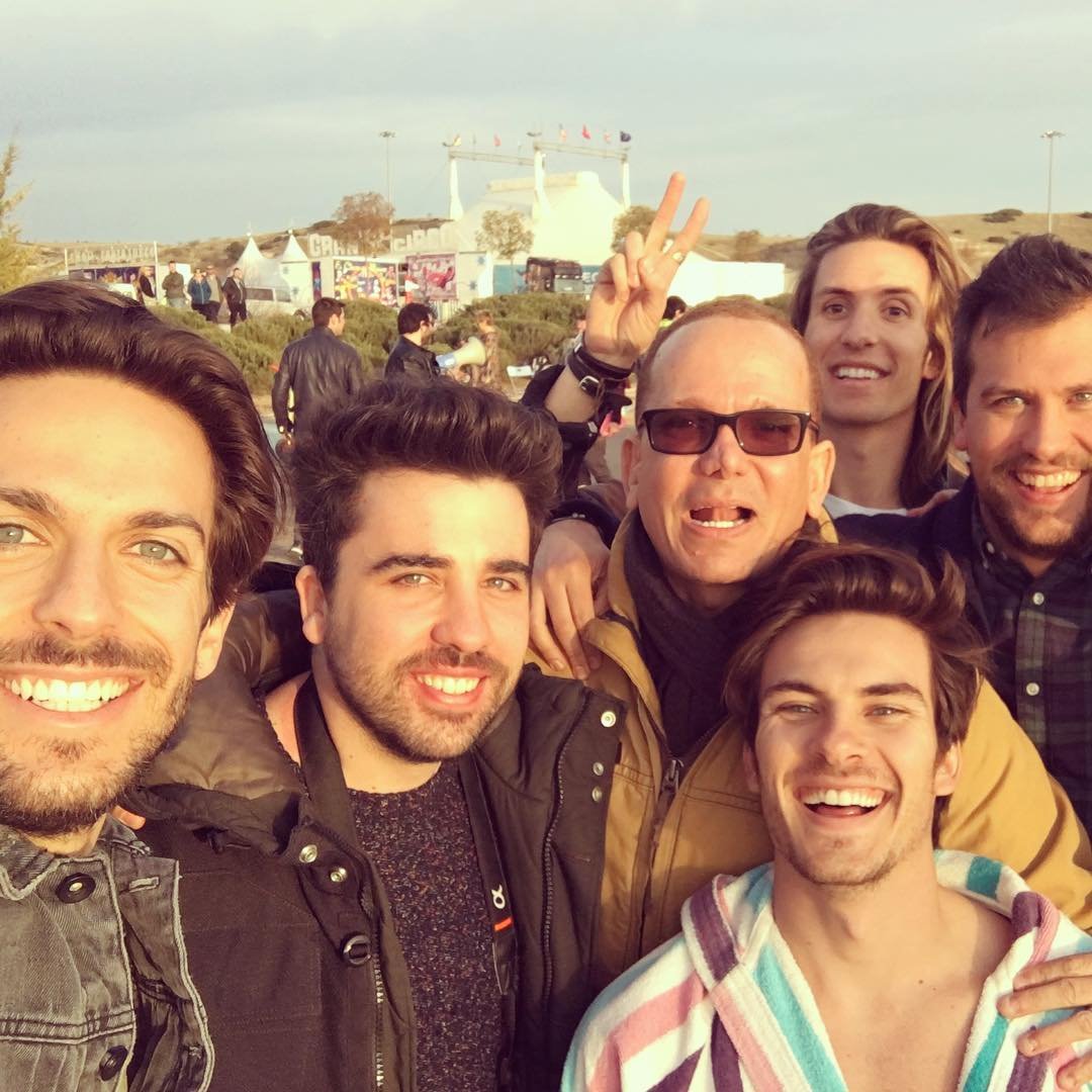 GuauMiauyMas_'s tweet photo. " @dvicio_nacho Ayer grabando el vídeo de #CasiHumanos !! Os va a encantar!! Sneak peek of yesterday's #CasiHumanos https://t.co/rxCXZWCZ82 https://t.co/5lgbFG8Mr6