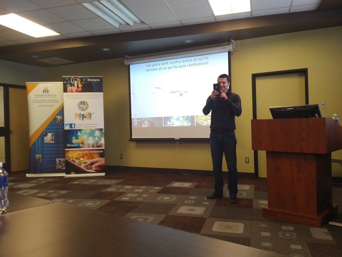 VincentLucB's tweet photo. Conférence avec @ThierryC19  qui nous parlait de son entreprise @gradsfinder #entrepreneurshipjeunesse @labmedsociaux  @CARDEumoncton https://t.co/m1pxL4gBeD