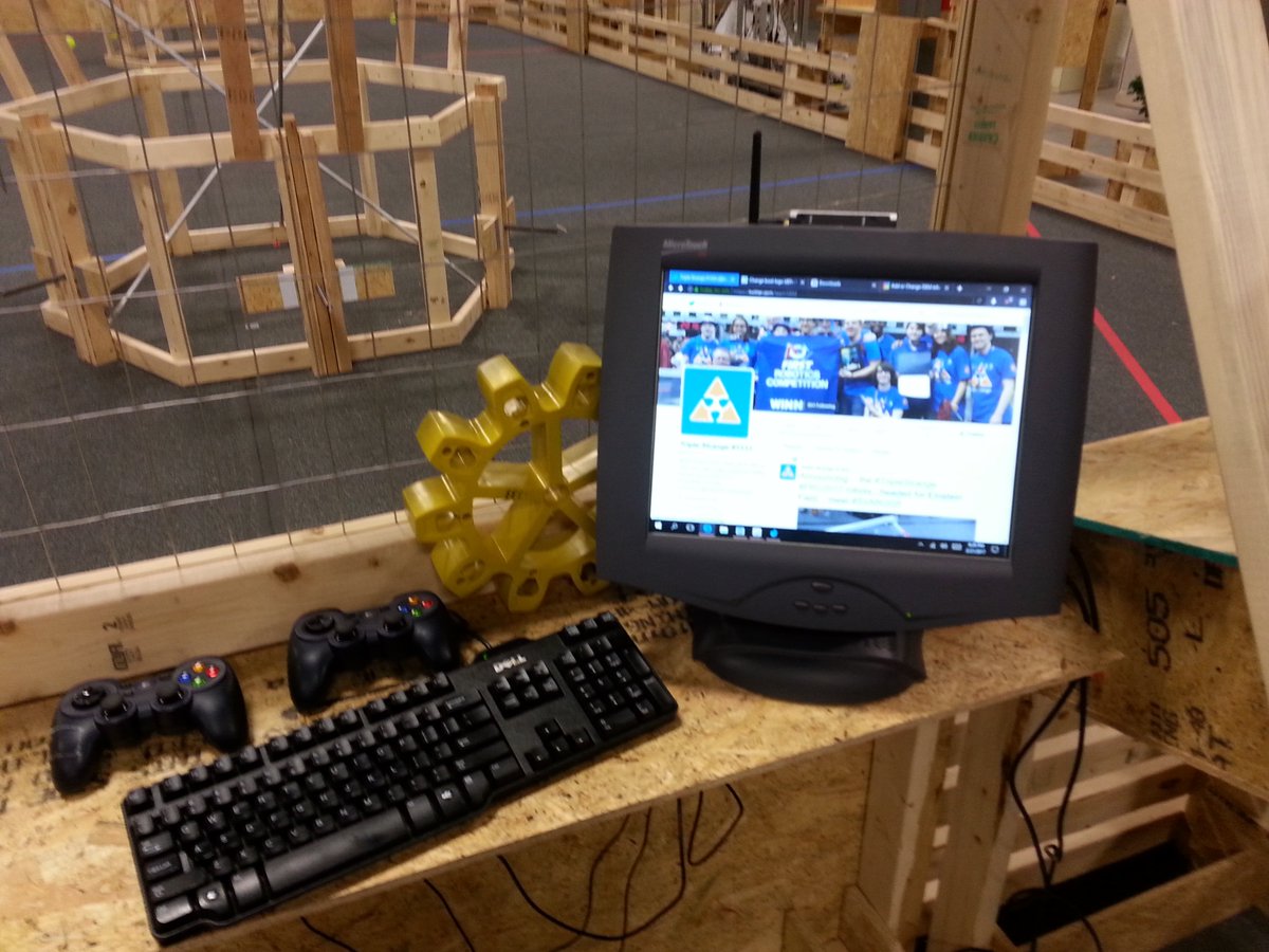 team1533's tweet photo. The #FRC2017 #TripleStrange #SVAROG touch DriverStation in action! #SBD https://t.co/C9qNEKc9Gw