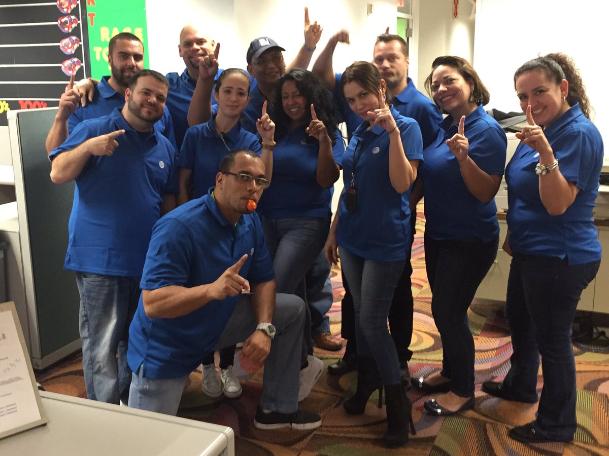 attSairiSanchez's tweet photo. #TeamSanchez #WorkLife #ATT #Blessed @SBSMiami305 💪🏻🔥💰 https://t.co/bRFgd0GPCp
