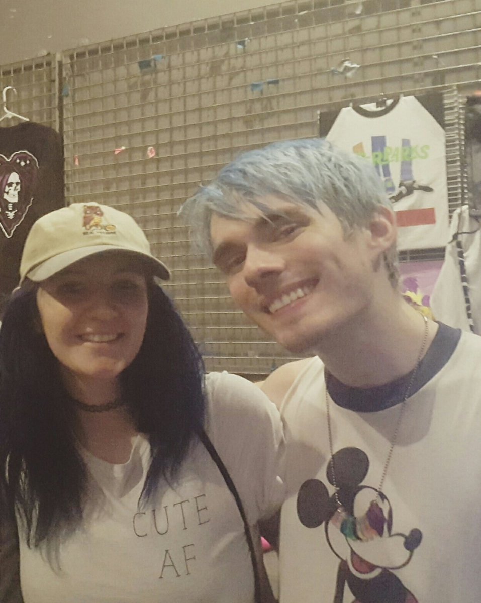 grimscrims's tweet image. 2016 vs. 2017 #samehat