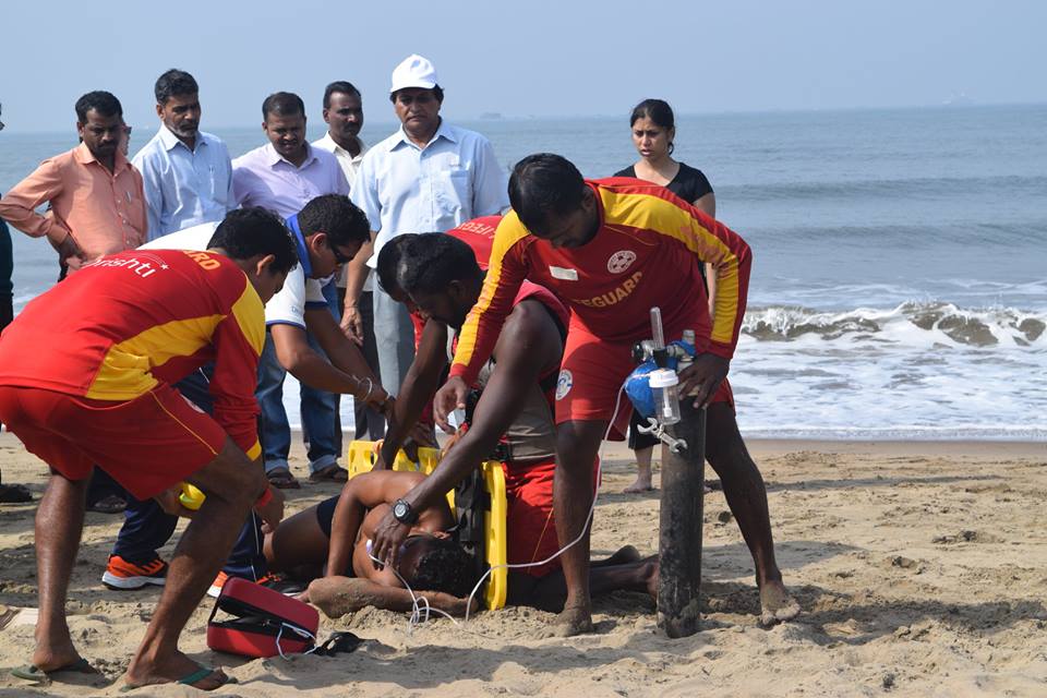 DrishtiMarine's tweet photo. If there is a crisis, we are always there. We save lives.
#HerosofGoa #DrishtiLifesaving #BeachLife #Rescue #Goa #India https://t.co/6ZCt1RSba4