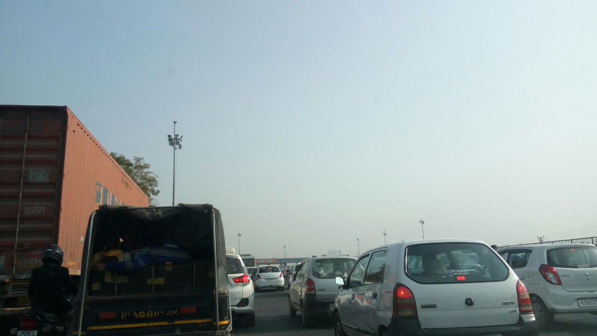 funnmachine's tweet photo. @mlkhattar @RaoNarbir @Rao_InderjitS sir I request all of you to please save us from this traffic jam everyday at Manesar toll. #Removetoll https://t.co/tcT9i4xFv3