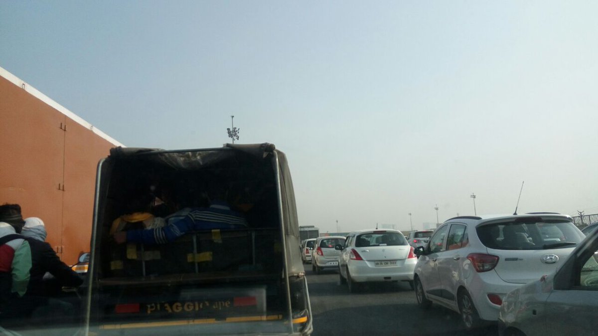 funnmachine's tweet photo. @mlkhattar @RaoNarbir @Rao_InderjitS sir I request all of you to please save us from this traffic jam everyday at Manesar toll. #Removetoll https://t.co/tcT9i4xFv3