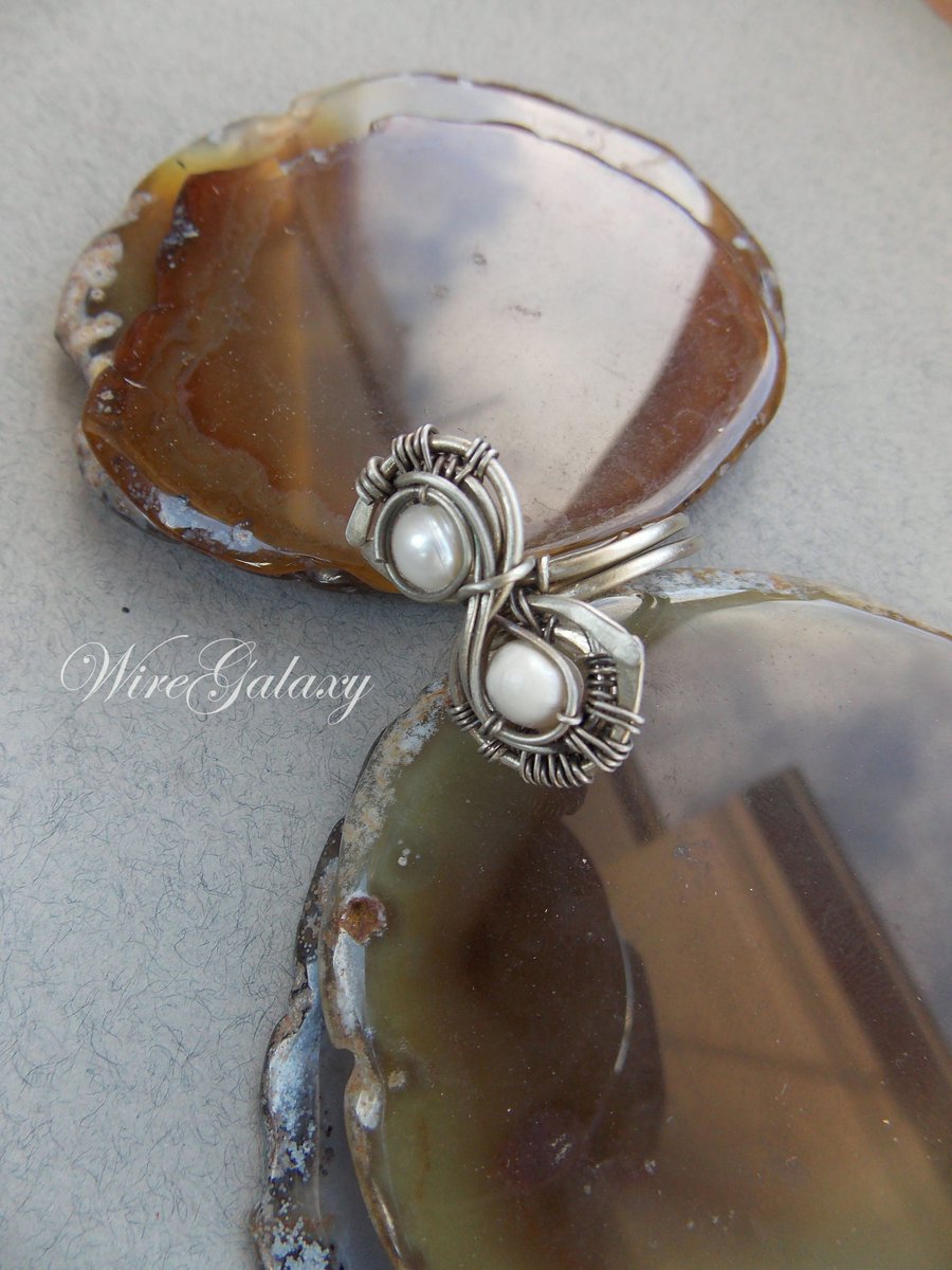 copper_amulet's tweet photo. https://t.co/WY5nmLylHo #ring #pearlring #StatementRings #pearl #wirering #wedding #etsy #etsymntt #EtsySeller #wirewrap #ooak #wiregalaxy https://t.co/kltOoCts2C