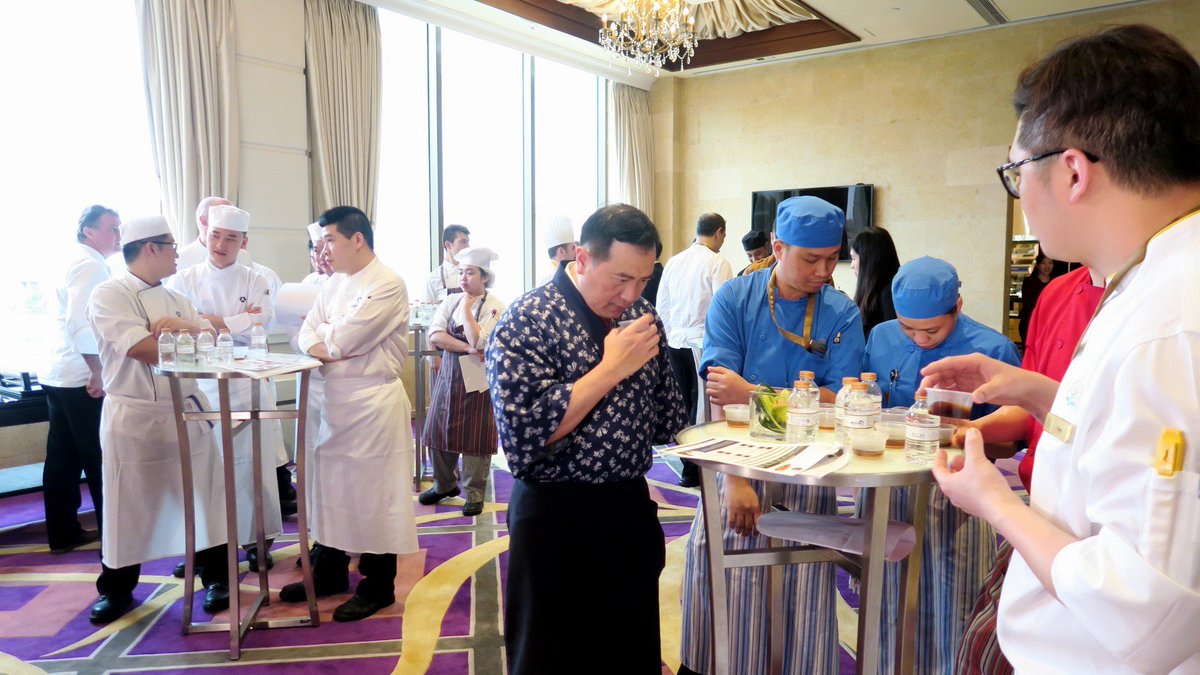 AnglissMacau's tweet photo. Thrilled to invite Chef Leslie, demonstrated and shared his thoughts, recipes and passion for #BoneRoaster s' products yesterday! https://t.co/m3M7feYhfT