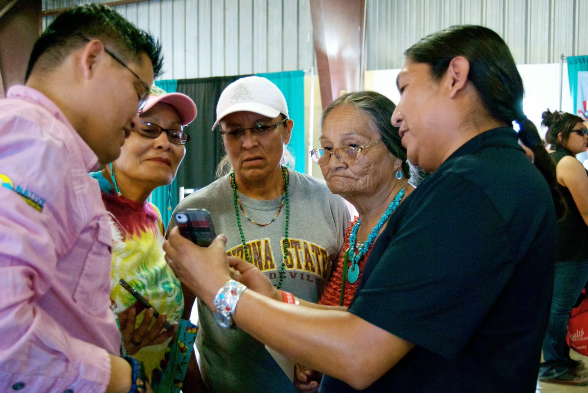 navajotoursusa's tweet photo. @KialoWinters introduces the Navajo Dictionary app to locals. #Navajo #imld17 #dilm17 #LenguaMaterna https://t.co/zFRlZBojTT https://t.co/gRTyWiUOWr