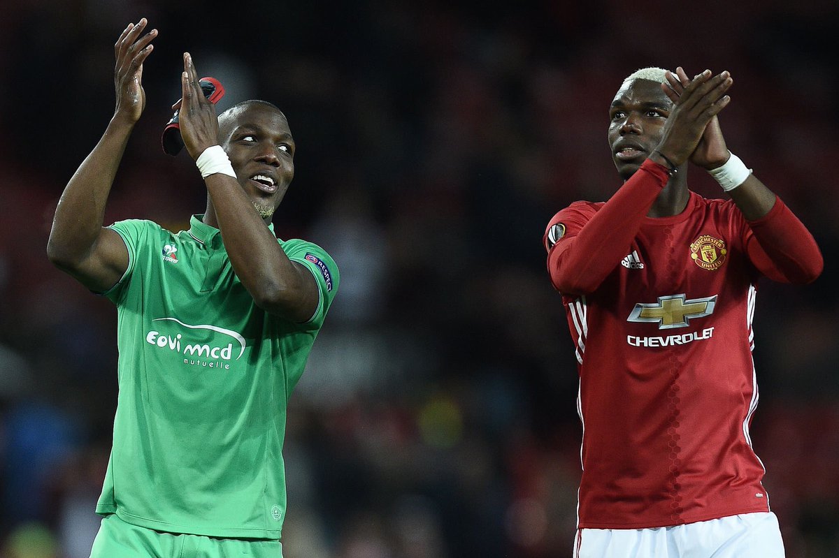 Kaamardiin's tweet photo. 👏🏾👏🏾😊
#POGBAFAMILY❇️🔴
#MUNASSE 16.02.16 #UEL . https://t.co/vxWrNORzPB