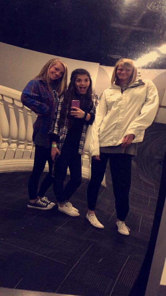 belen_rosas_'s tweet photo. HBD TO MY BEST BUD ILY💜 https://t.co/GfUJgnTPao