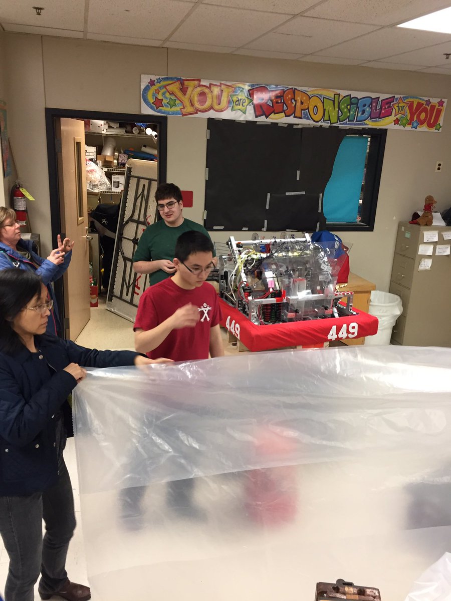 FRCteam449's tweet photo. Before and after Bag-and-Tag! 2/21/17 #stopbuild #omgrobots #FRCC2017 https://t.co/lkKmVCT5pr