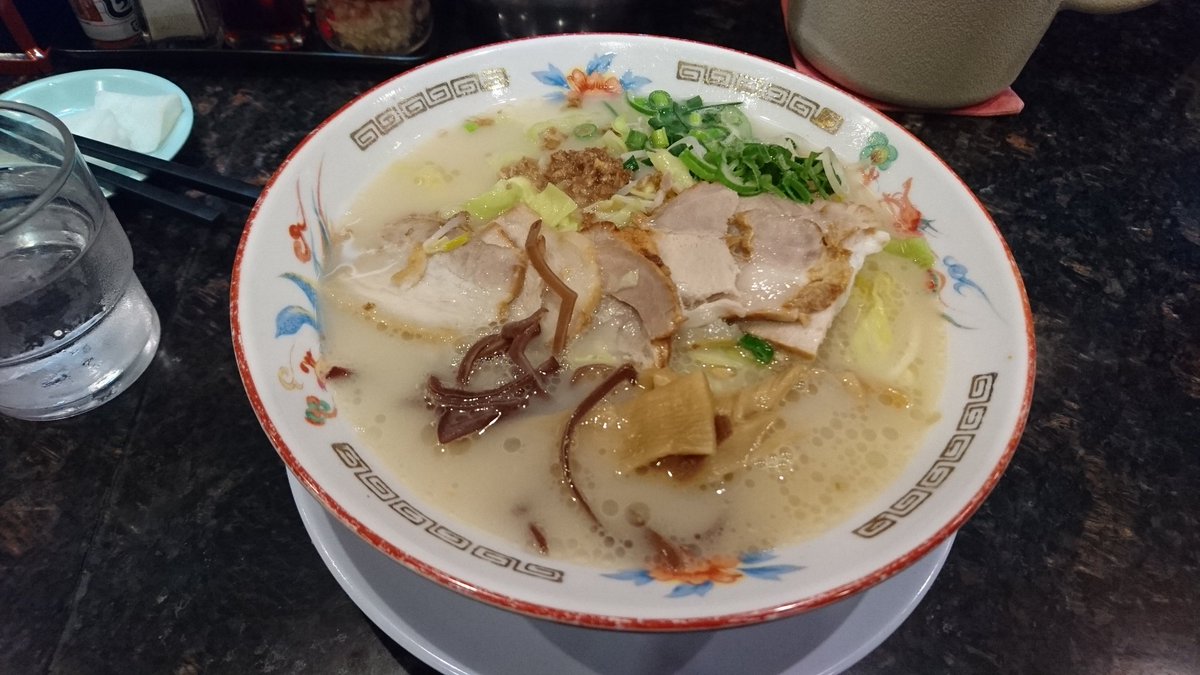 たけとし 鹿児島県は鹿児島市にある ざぼんラーメン フレスタ鹿児島店 で ざぼんラーメン を頂く 感想は これぞ老舗鹿児島 ラーメン たけとし的にはウマ イps Ps 鹿児島のラーメンの値段は総合的に高いね 漬物めっけ 笑 食べログ