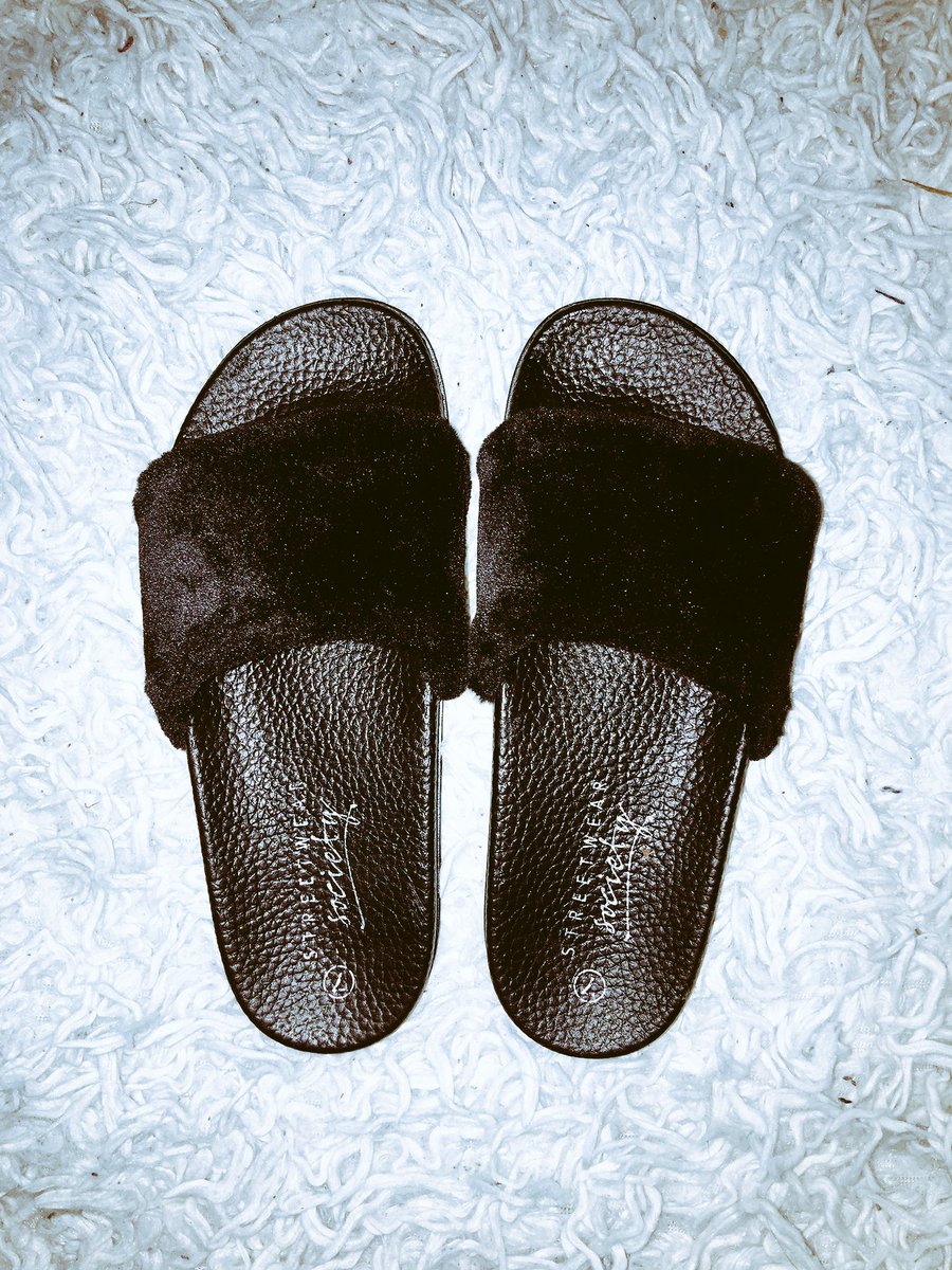 amandamay604's tweet photo. Monday's pick up #slides #fur #fuzzyslides #blackonblack https://t.co/9FpmOMcyfd