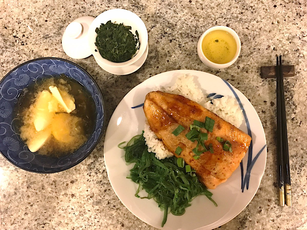 Dinner with Tea and Té - Uji Sencha Green Tea w/ Salmon, Miso Soup, &amp; Japanese Seaweed Salad. <a href="/foodandwine/">Food & Wine</a> <a href="/FoodieExplore/">Foodie Explorers</a> #ChefMu #teaandte