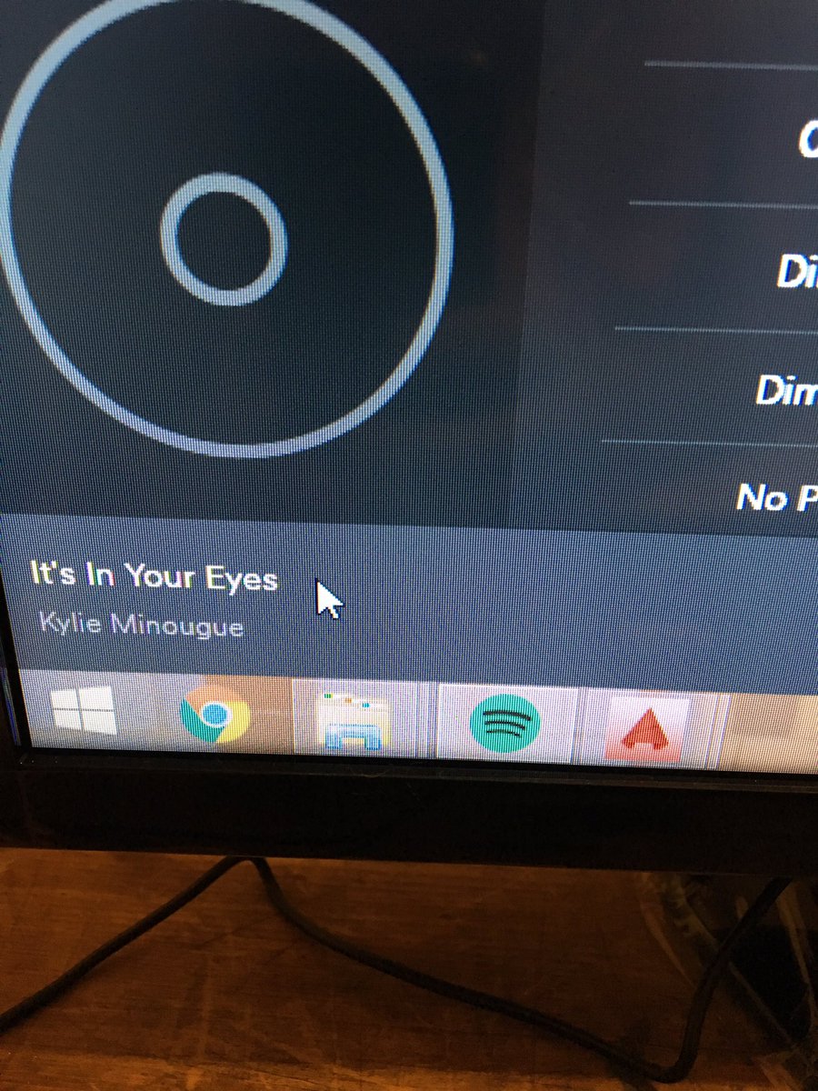 katilombarOK's tweet photo. Cuando tu computadora abunda de #retrotracks 😍 https://t.co/3p2qGm5dtt