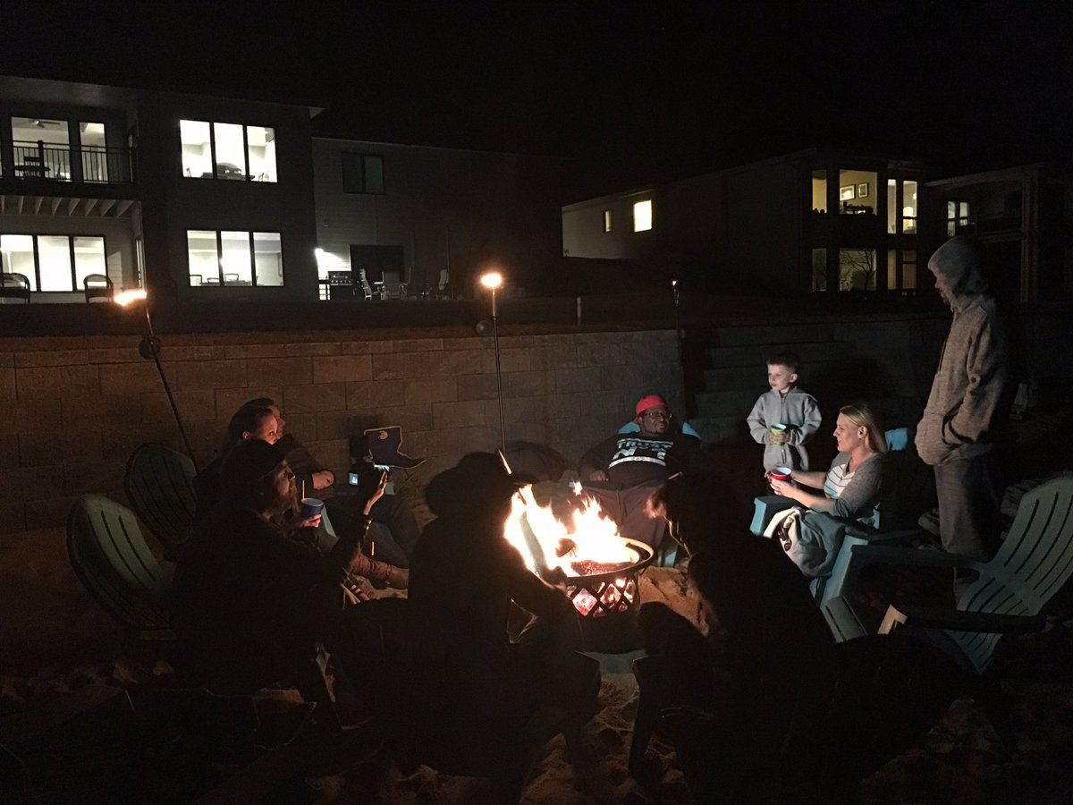 power1069's tweet photo. Got the #squad pretending like tonight is a summer night. #power1069 https://t.co/XcaHxQ5N3N