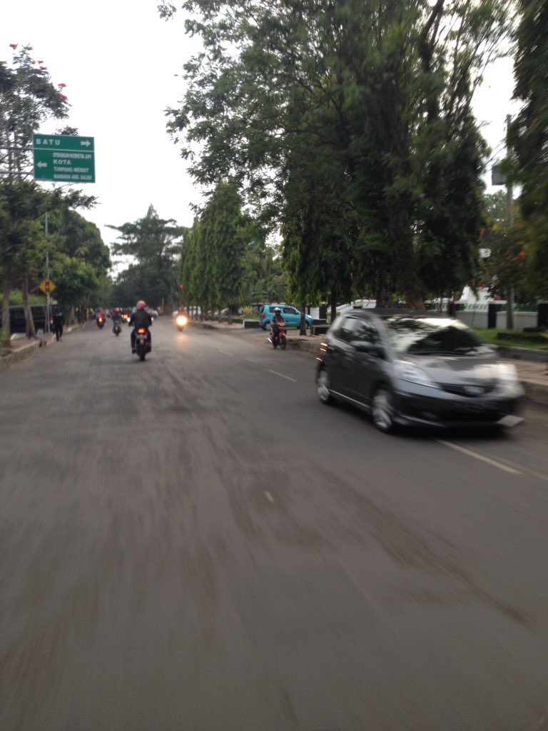 17.27 Jl Bogor terpantau lengang-klaramkom1 <a href="/Edunewsfm/">EDUNEWS FM RADIO</a> <a href="/official_itv/">Indonesiatv</a> #trafficmalang
