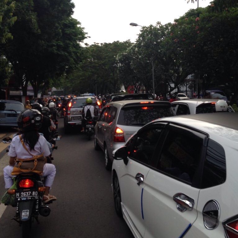 17.05 Jl Soekarno Hatta terpantau padat merayap-klaramkom1 <a href="/Edunewsfm/">EDUNEWS FM RADIO</a> <a href="/official_itv/">Indonesiatv</a> #trafficmalang