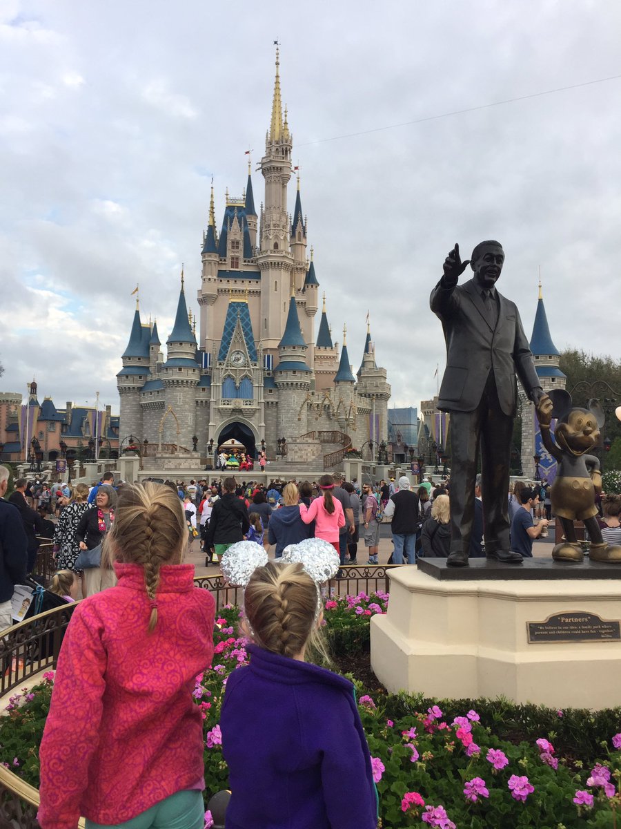 BrooksVigen's tweet photo. What an unforgettable family vacation at Disney World! #magical https://t.co/cL3zsKJgf3