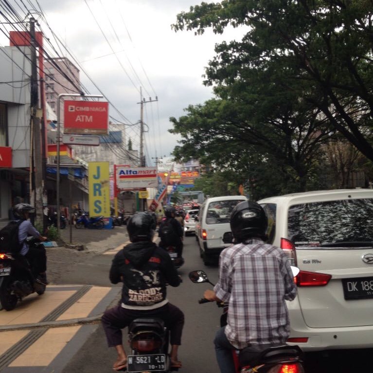 16.29 Jl Soekarno Hatta terpantau padat merayap-klaramkom1 <a href="/Edunewsfm/">EDUNEWS FM RADIO</a> <a href="/official_itv/">Indonesiatv</a> #trafficmalang