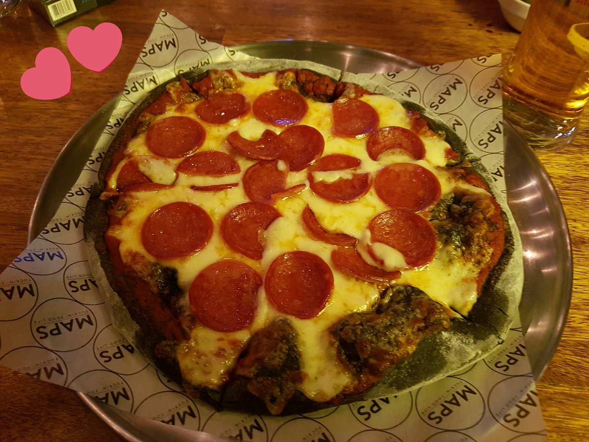 stiacthaorl's tweet photo. พิซซ่าอร่อย พ่อค้าแซ่บ 😋🍕🍺 #SliceOfTheMoon https://t.co/MnlU7Bju4c