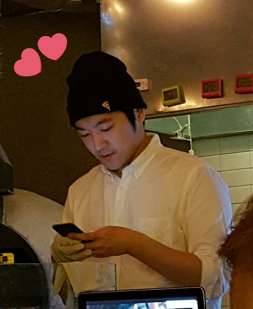 stiacthaorl's tweet photo. พิซซ่าอร่อย พ่อค้าแซ่บ 😋🍕🍺 #SliceOfTheMoon https://t.co/MnlU7Bju4c