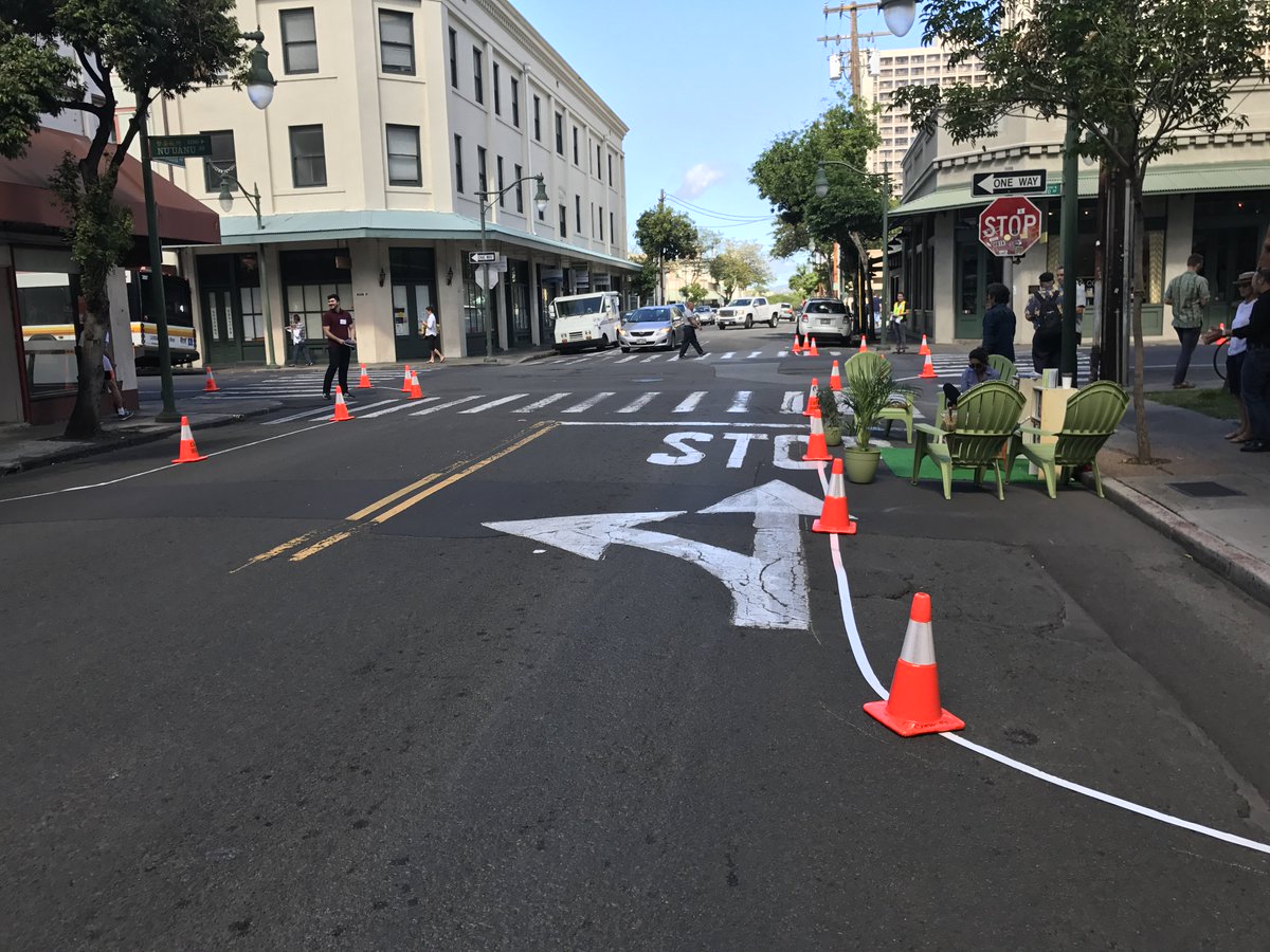 catehoku's tweet photo. Pop-up #library reclaiming underutilized space in #Downtown #Honolulu.
#librarylife #completestreets #tacticalurbanism https://t.co/AYOSEOOZ5i