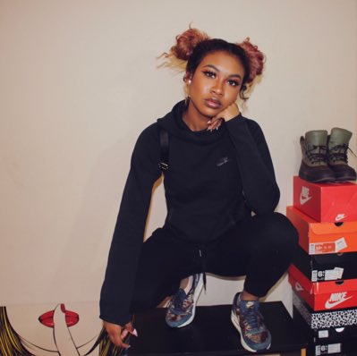 faveblasian's tweet photo. Mood 🖤 https://t.co/Q3ZQWIqBqV