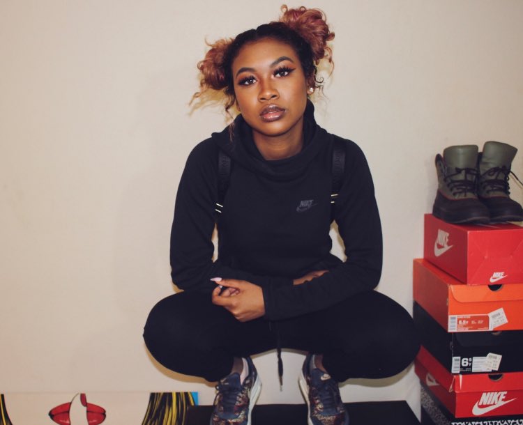 faveblasian's tweet photo. Mood 🖤 https://t.co/Q3ZQWIqBqV