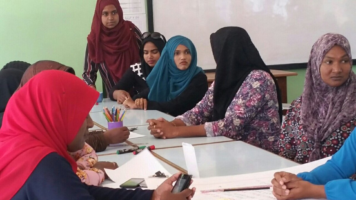 MoEdumv's tweet photo. Awareness program conducted for parents about new curriculum at Makunudhoo school. @aishathshiham https://t.co/m9Yz2nK58b