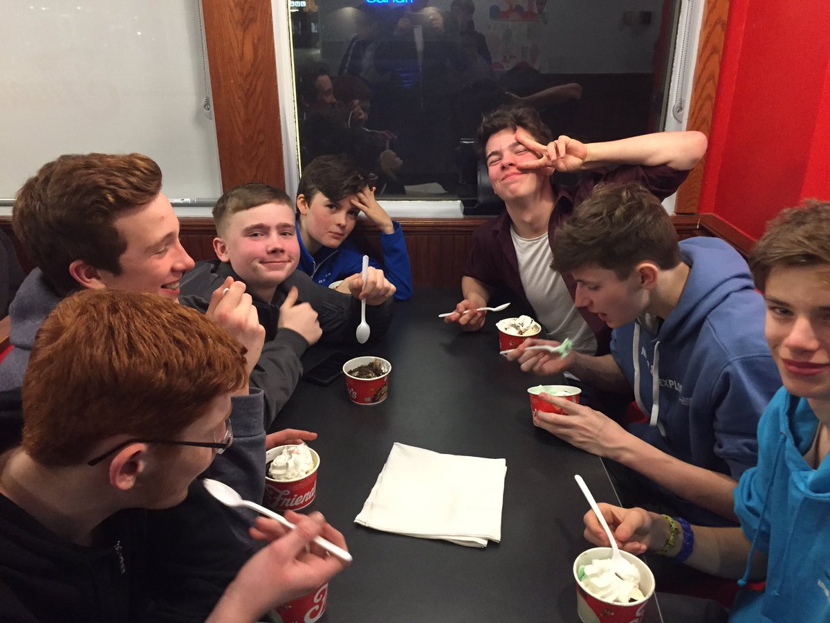 StBenedictsUK's tweet photo. We took a trip to Friendly's tonight for some ice cream sundaes! #havinganicetime #brainfreeze #icecreamoverload #cookiedoughgate https://t.co/Rh27Z3mDpO