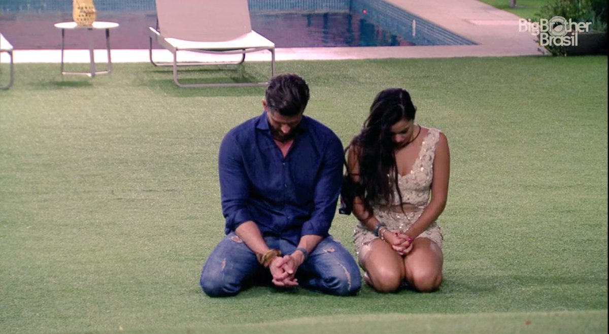 srtalycia_'s tweet photo. Vazou a foto dos finalistas #BBB17 https://t.co/FcCOt6He2i