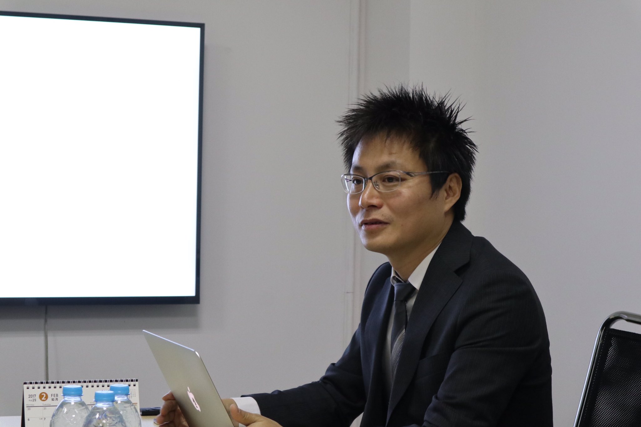 牧野 兼史 成都や成都市飛狼科技有限公司についての説明をする趙総経理 牧野 兼史 成都や成都市飛狼科技有限公司についての説明をする趙総経理