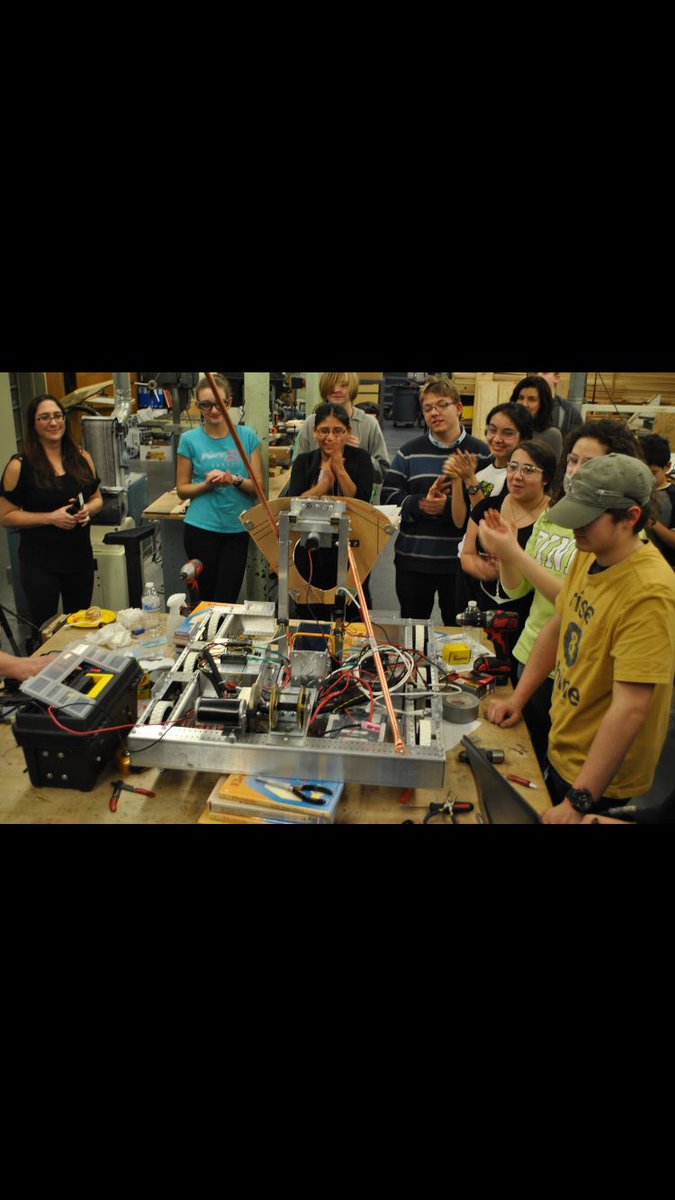 BadNewsGearsFRC's tweet photo. Awesome end to Stop Build Day!!!🛠🛠 #gogears #frcsteamworks https://t.co/CCBreKa9cJ
