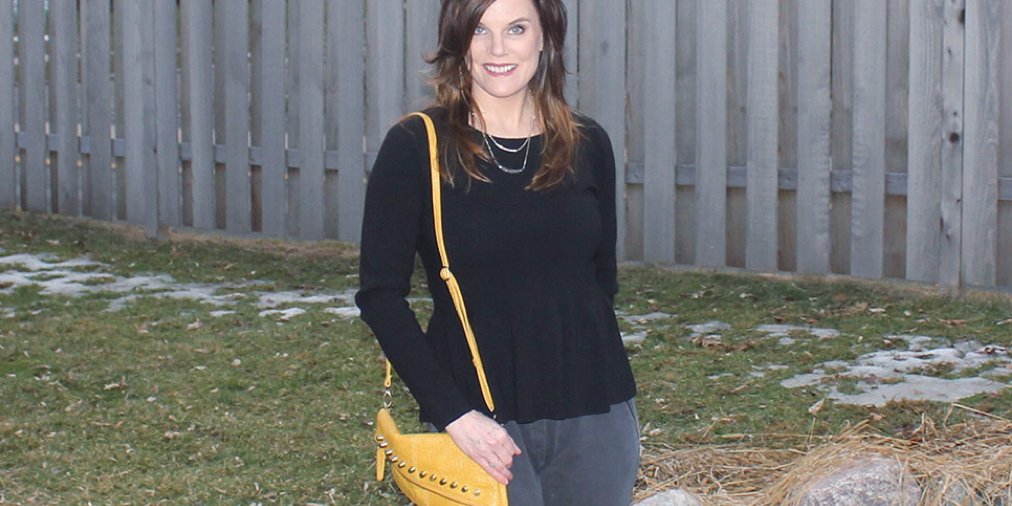 Learn how to wear a peplum shirt and look hot! ow.ly/720J309eyzF
#fashion #fashionblogger #fashionover40 #streetstyle #style