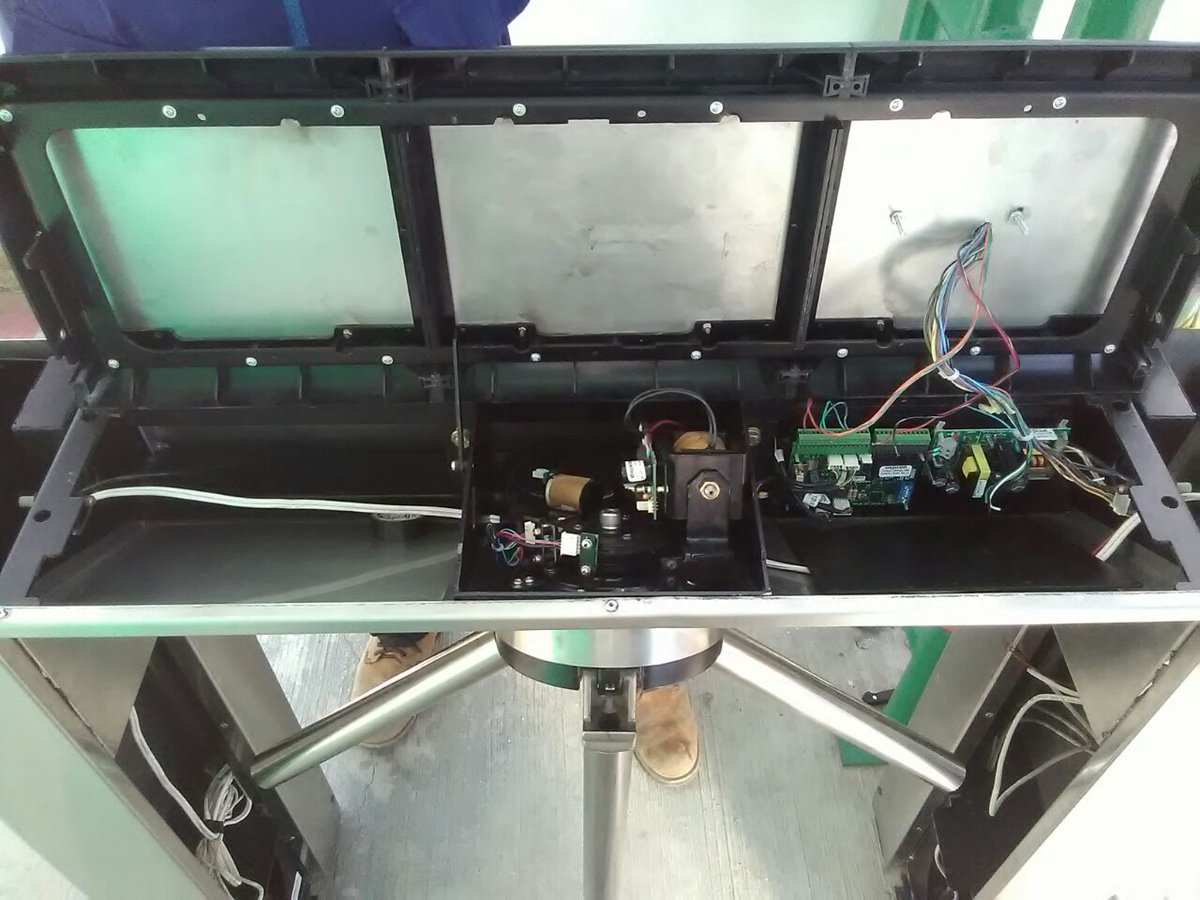 identIntel's tweet image. Mantenimiento a Torniquetes Catrax