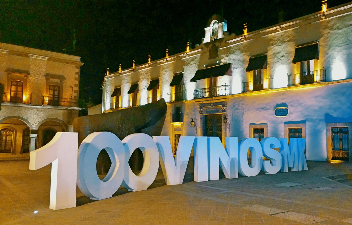gobqro's tweet photo. Desde #PlazaDeArmas en el municipio de #Querétaro, les compartimos info. de #100VinosMx y les deseamos buenas noches https://t.co/qMFl71x2wC https://t.co/LJS94oXeUH