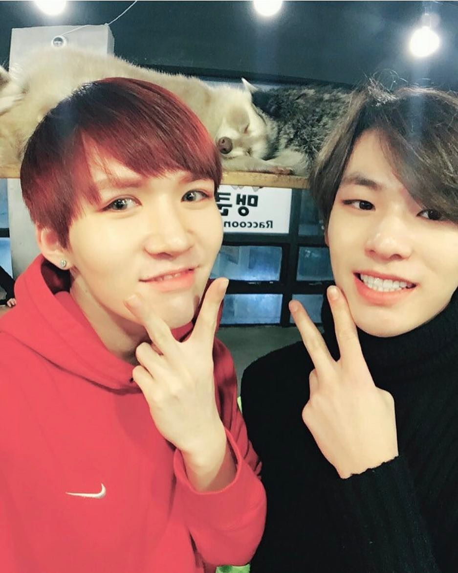 FORMINGMING's tweet photo. [MINGMING INSTAGRAM]170210 오늘 #real blk tv 재밌어서요 ?? #acemax #밍밍 #태빈 #明明 #泰彬 #생방 다시보기 https://t.co/avYIrmhu5d https://t.co/TYdHGYxNps https://t.co/ky7N1hUFfL