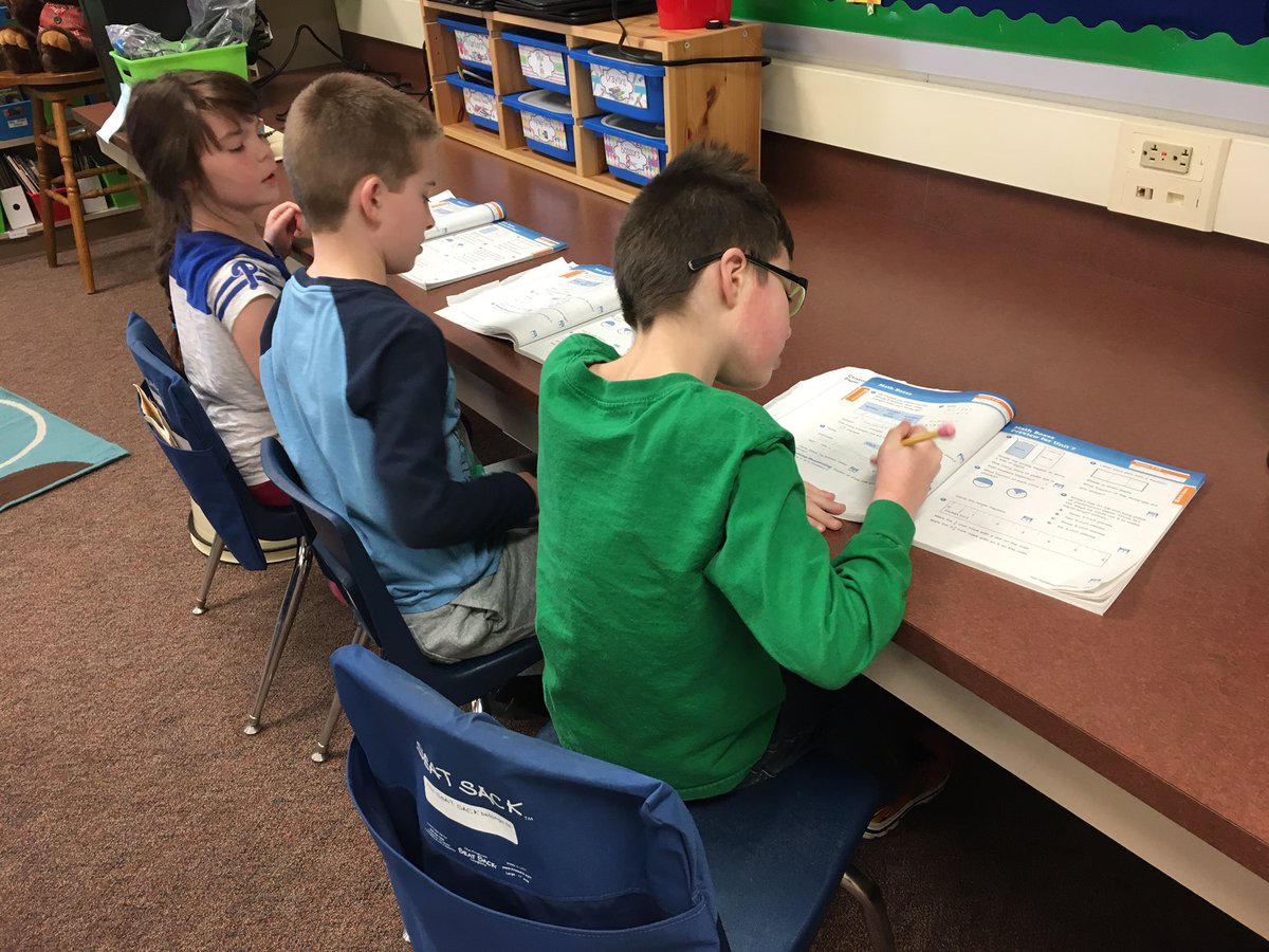 EdTechSmith's tweet photo. Blended Learning Approach in full swing with Math @pvelemschool with @kbteach22 #edm #stationrotations @nearpod #relfexmath https://t.co/CJARNUIEfx