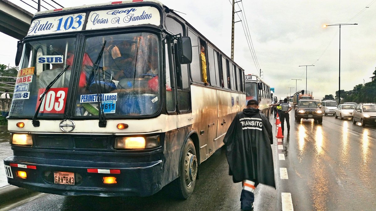 uctp_ecuador's tweet photo. #ControlOperativo, buses urbanos que circulan en la redes estatales del Cantón #Guayaquil.  
#SeguridadVial https://t.co/DM7qLWI7hA