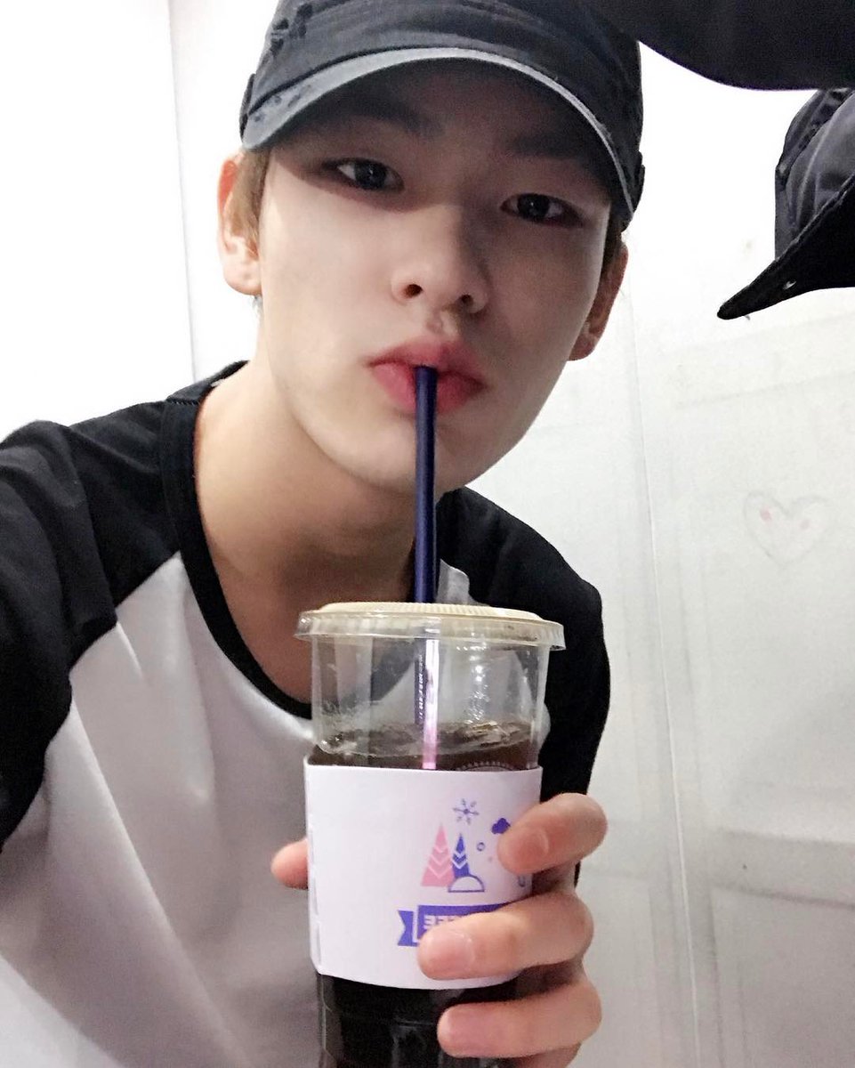 FORMINGMING's tweet photo. [MINGMING INSTAGRAM]170222 🍭🍭 https://t.co/8GBoEWwzvH #밍밍 #요명명 #MINGMING #ACEMAX_BLK #YAOMINGMING https://t.co/RGgC2g4w8w