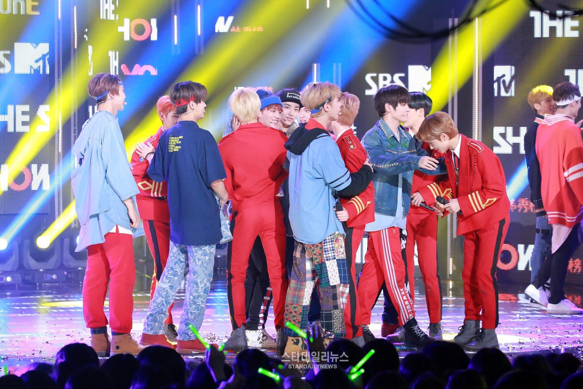NCT_IJENO's tweet photo. Thank you so much for support🙏🎊
So how does it feel to win over yourself Donghyuck and Minhyung hyung?😆
#NCTDream2ndWin #NCT2ndWin https://t.co/P2fEci5jBx