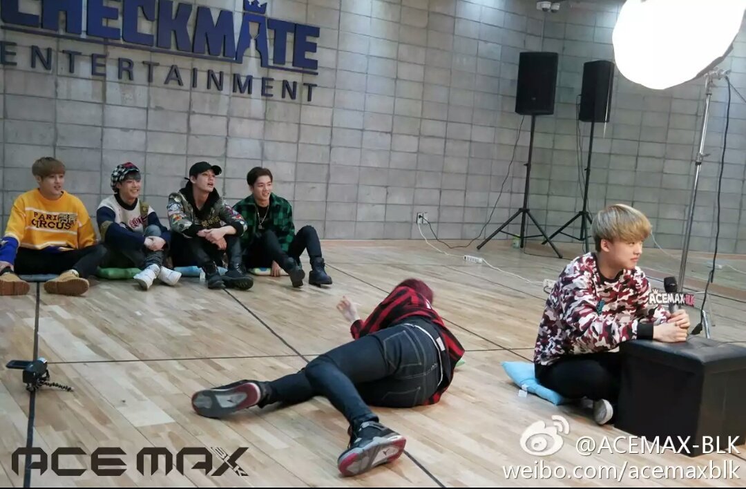 FORMINGMING's tweet photo. [MINGMING WEIBO] 170215 #MINGMING #YAOMINGMING #ACEMAX_BLK #밍밍 #요명명 https://t.co/OF6qb7yzPK