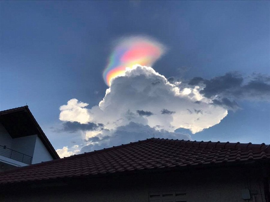 Un Arcoiris De Fuego Llena De Colores El Cielo De Singapur Actualidad Cadena Ser