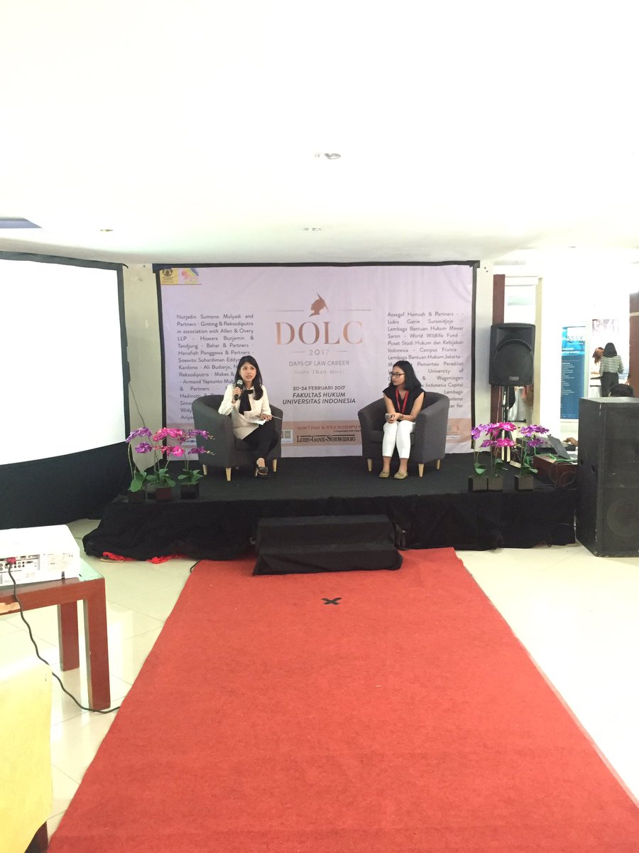 Saat ini sedang berlangsung presentasi instansi oleh Bahar and Partners di lobby FHUI