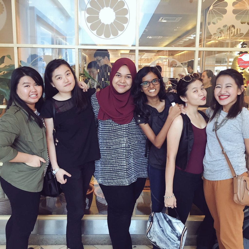 shnshfz's tweet image. I miss them so much already &amp;amp; I hope we all keep in touch! ❤ #DIMC #July2010 #foreverfamily @elyfoo27 @NuraNyan @afiqahmsyah @irenegeza