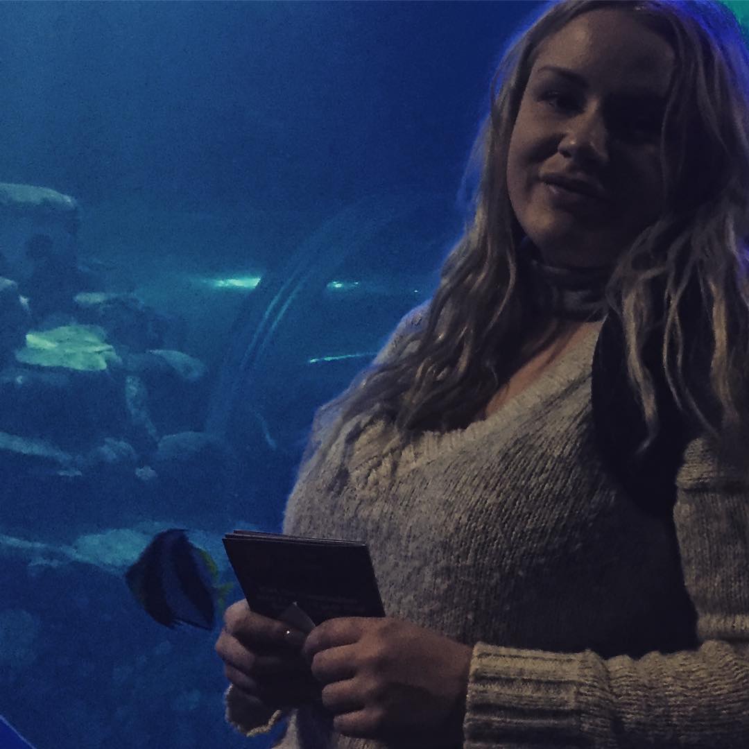 bbwhotrose's tweet photo. Aquarium selfie 🐋🐋
#selfie
#picoftheday https://t.co/tGQS28gDpA