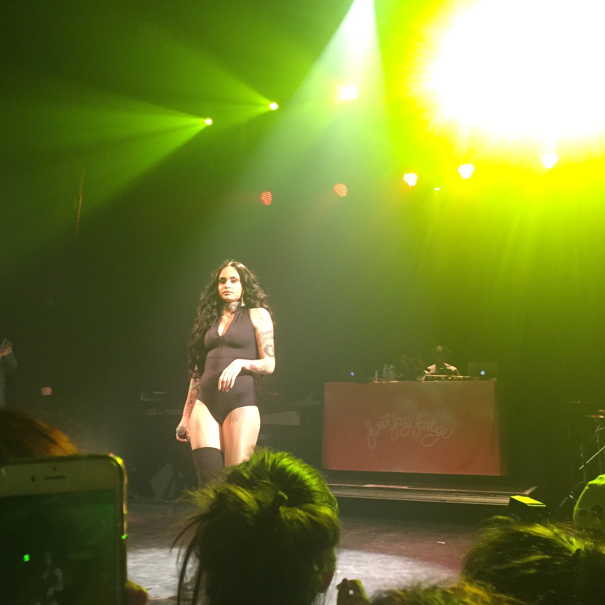 shaberahman's tweet photo. that was such a beautiful night im so happy fucking ,, thank you to the queen herself #SSSTOUR 👏🏼🔥 https://t.co/NQ41cSBXzM