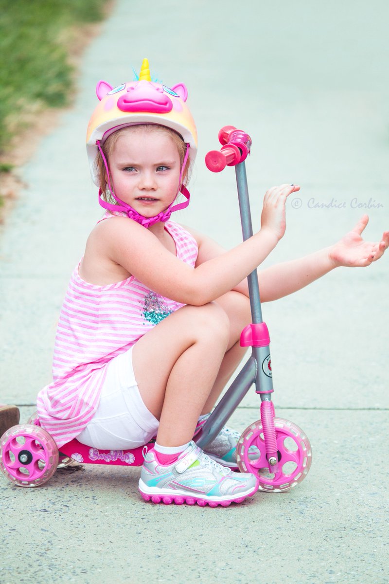 CandiceCorbin1's tweet photo. When you are little &amp; cute the world is your oyster! #sketchers #cutekid #sweetpeascooter #sweetpea #pinkpop #canonkids #helmet #unicorn #nc https://t.co/x7MJ0aWezl